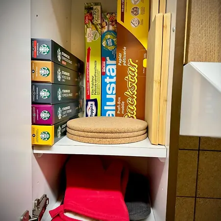 Zentrale Mit 3 Zimmern Διαμέρισμα *